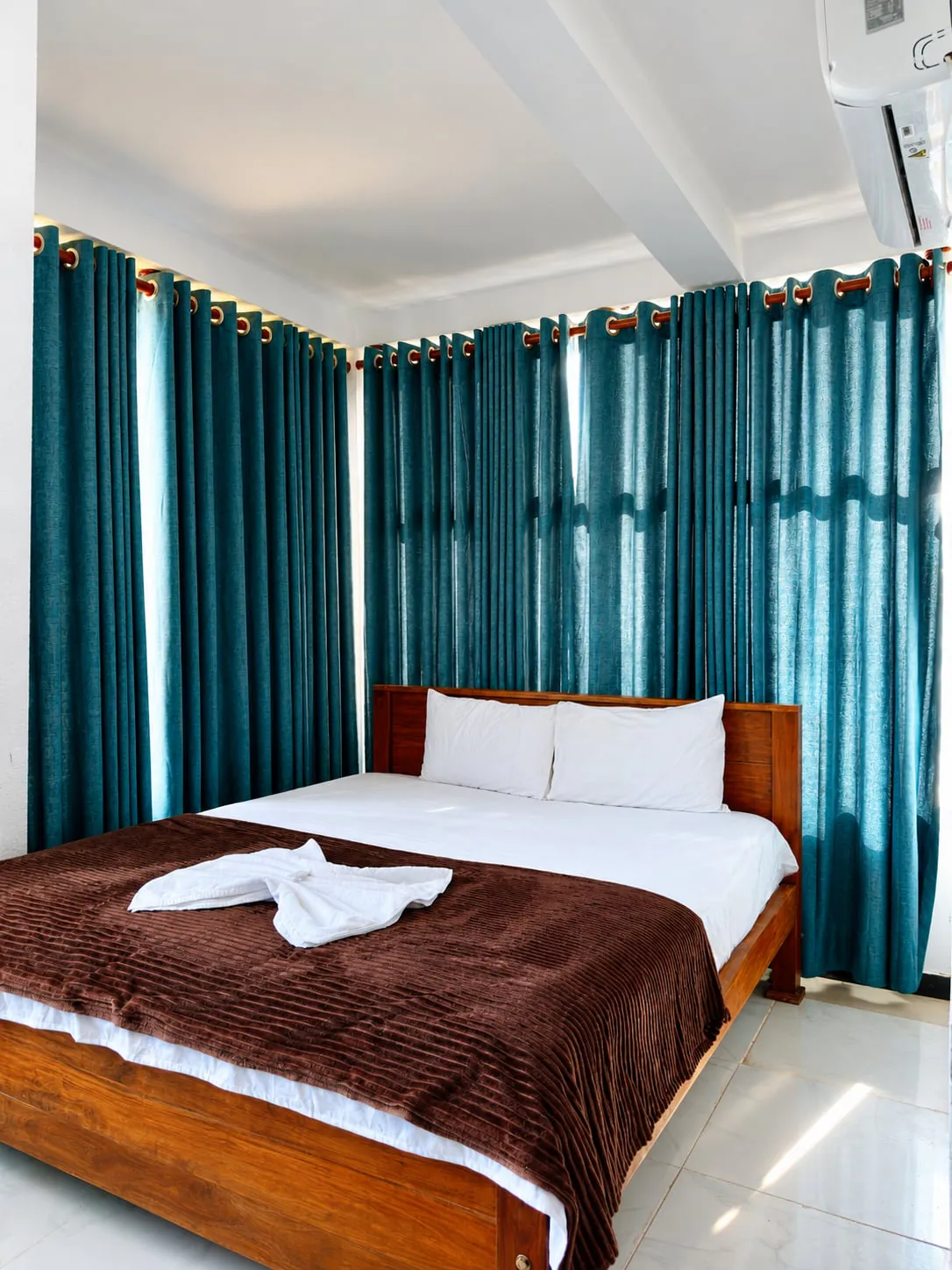 A/C room with wraparound windows