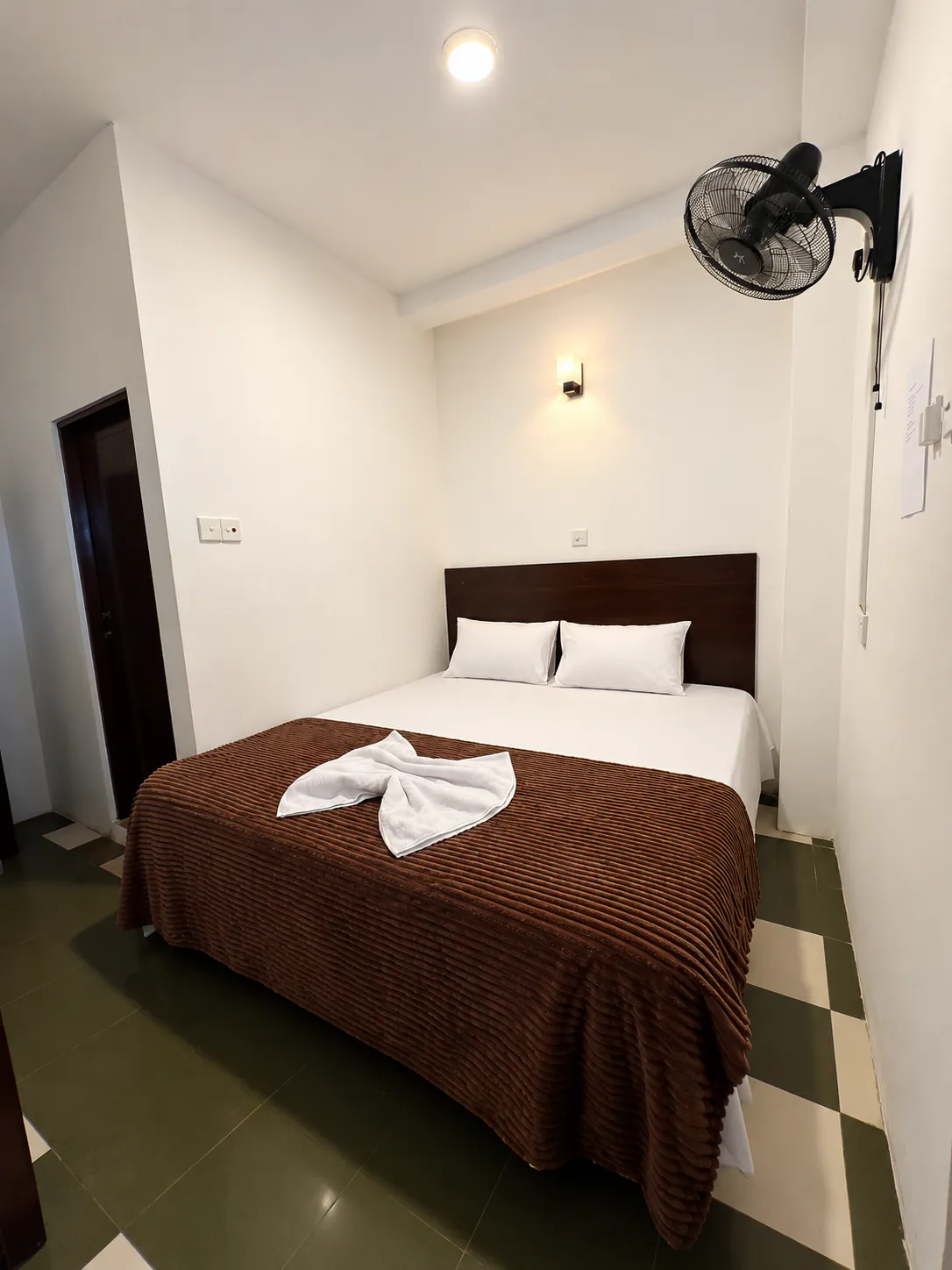 Spacious room with built-in wardrobe